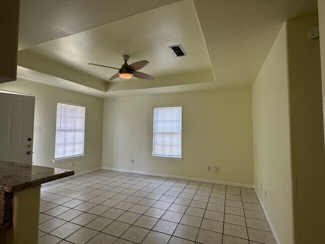 Building Photo - Ready for move in