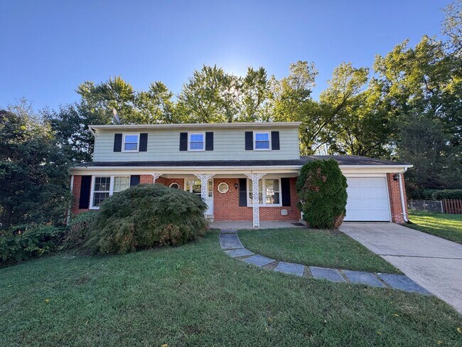 Primary Photo - Spacious 4 Bed 2/2 Bath Home with Park-Lik...