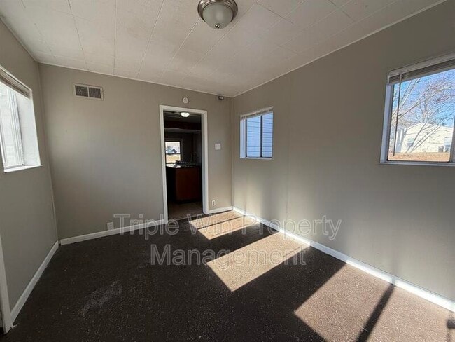 Building Photo - 300 Brackleigh Ln