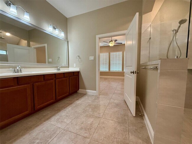 Building Photo - 18211 County Shores Ln