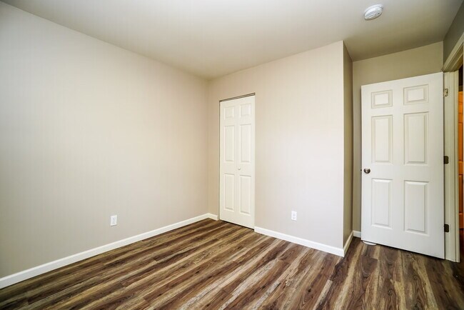 Building Photo - 1670 Dundee Pl