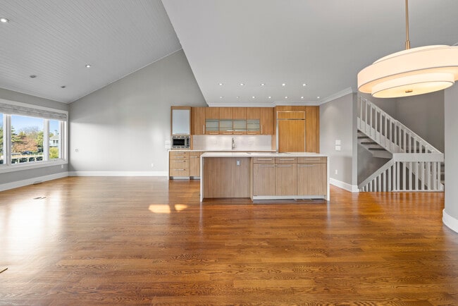 Building Photo - 1 Island Dr