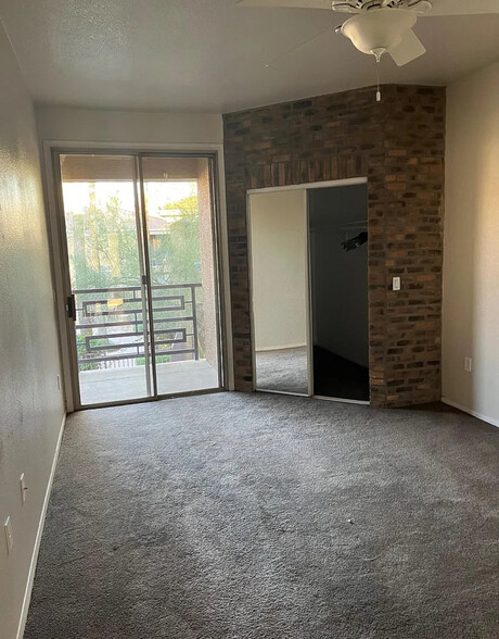 Building Photo - 1411 E Orangewood Ave