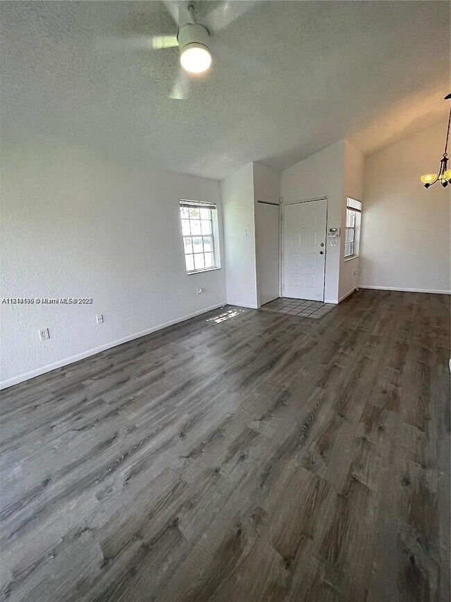 Building Photo - 2841 N Oakland Forest Dr