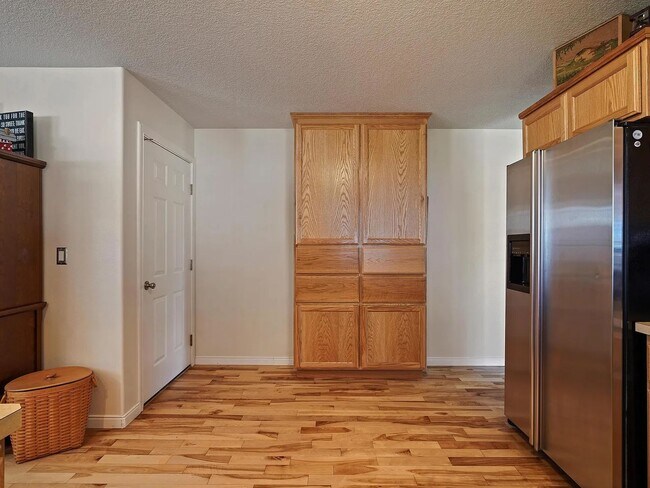 Building Photo - Spacious Prineville Home with Large Backyard!