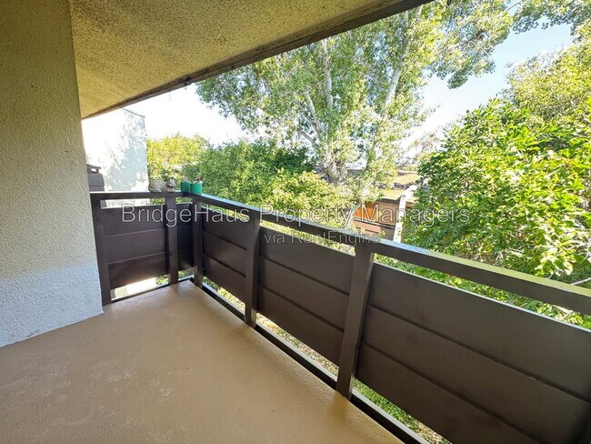 Building Photo - 1625 Hotel Cir S
