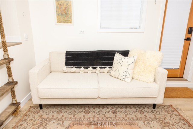 Building Photo - 160 Avenida Florencia