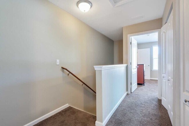 Building Photo - Modern 3-Bed, 3-Bath Townhome with Stylish...