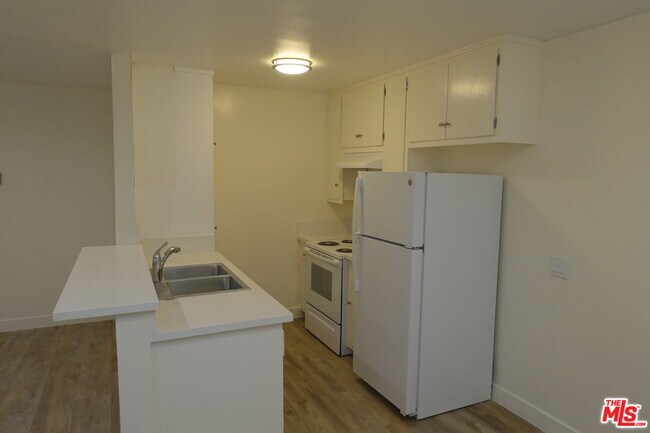 Building Photo - 1301 N Mansfield Ave