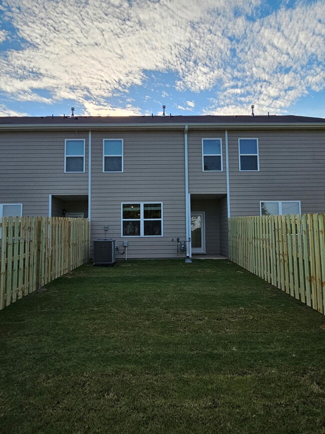 Building Photo - 801 Grovebury Ct