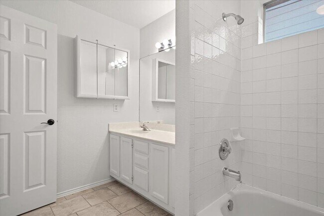 Building Photo - 15423 Quinley Dr