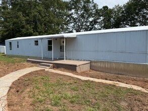 Building Photo - Newly Remodled 3 Bedroom 2 Bath Unit