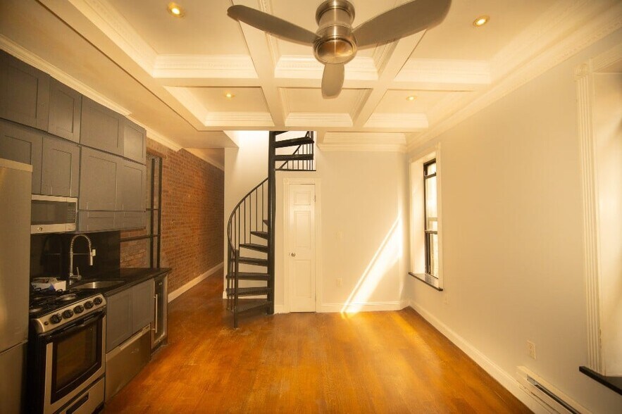 Building Photo - 9 W 103rd St