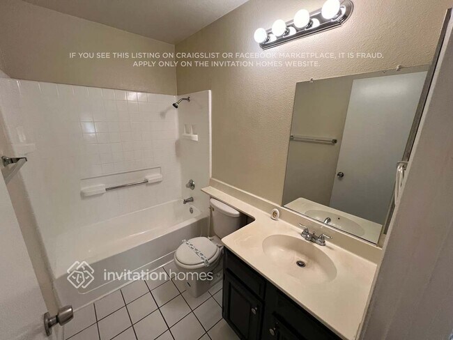 Building Photo - 3019 Chablis Ave