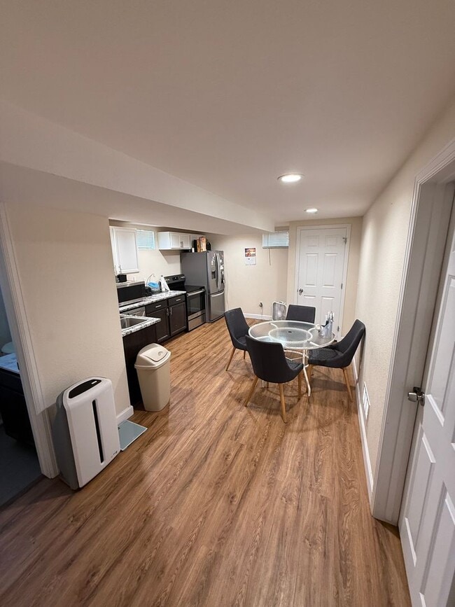 Building Photo - 3 Bedroom 1 Bathroom Available in Anshutz Medical Center Area