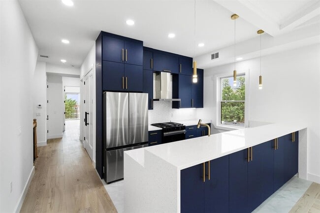 Building Photo - 125 Collard St