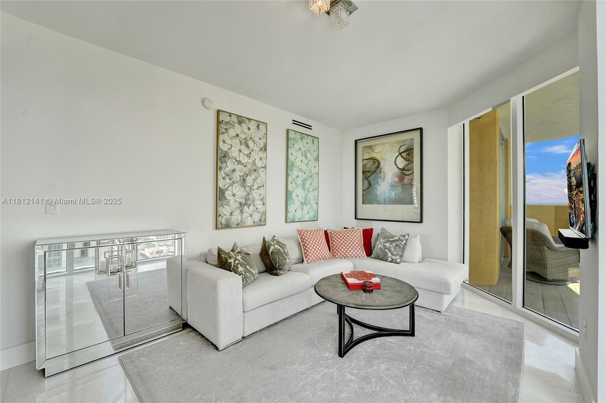 Building Photo - 17875 Collins Ave
