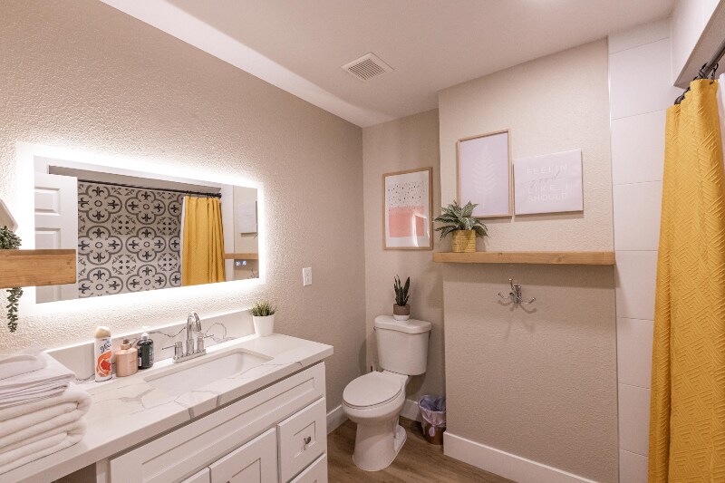 Building Photo - 2043 Sombrero Dr