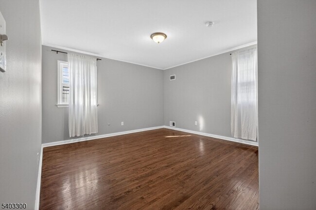 Building Photo - 17 Union Ave