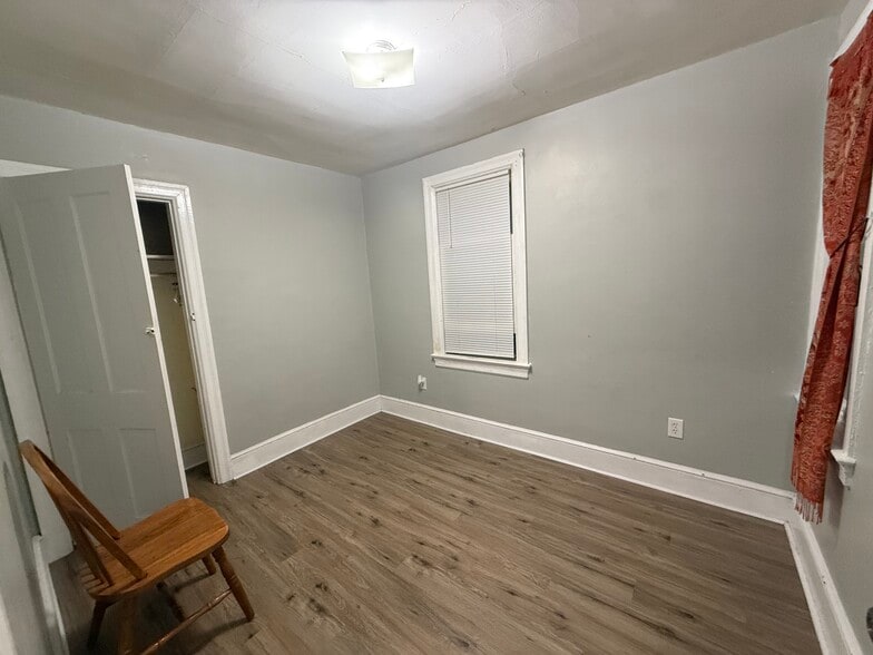 Building Photo - 212 Mannion Ave