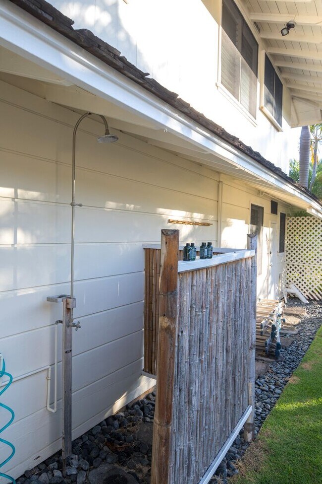 Building Photo - 1405 Mokulua Dr