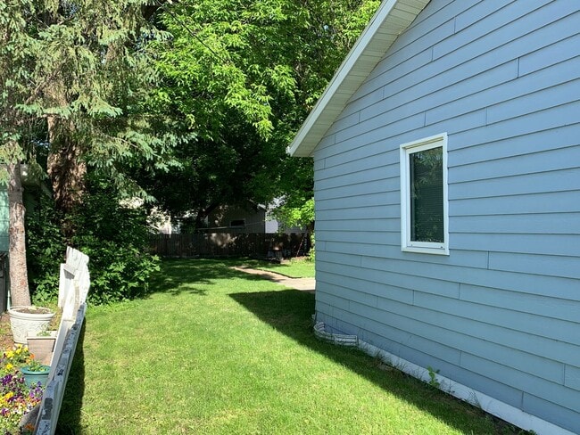 Building Photo - 3 Bed, 2 Bath Home in North Fargo with a Fenced in Yard!
