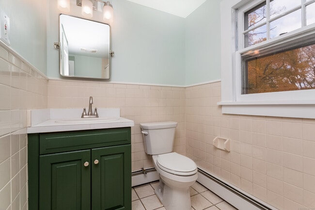 Building Photo - 31 Hillandale Rd