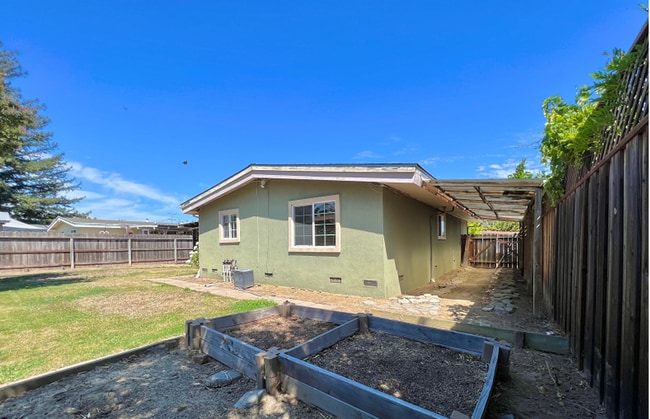 Building Photo - Charming Three Bedroom South Napa Home
