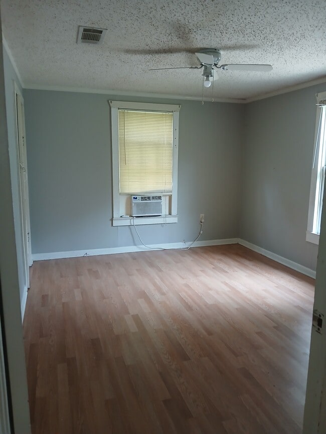 Building Photo - 28632 LA-40