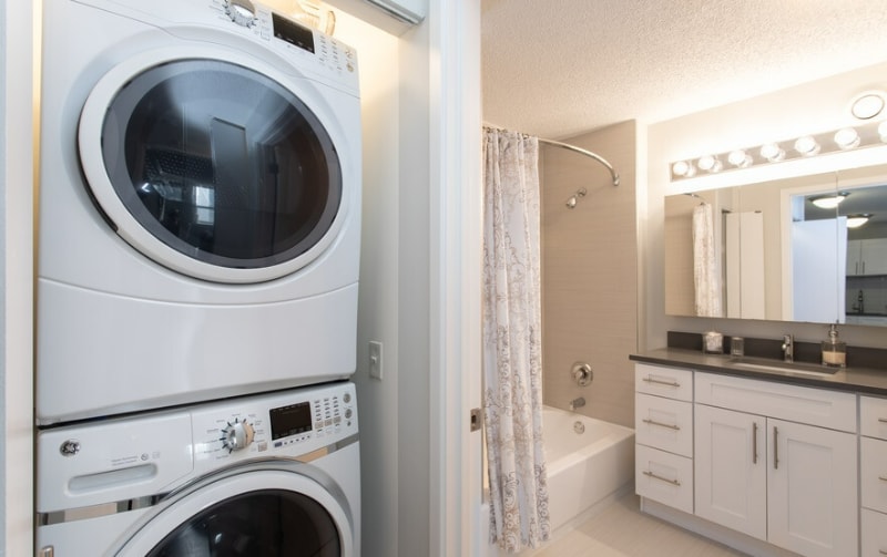 Building Photo - 541 N State St