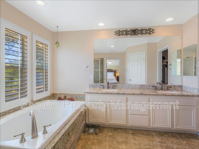 Building Photo - 4936 Via Bella