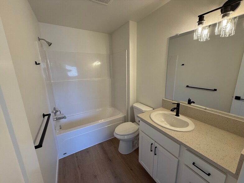 Building Photo - 410 Wagon Wheel Dr