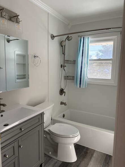 Main Bath - 9109 W Cleveland Ave