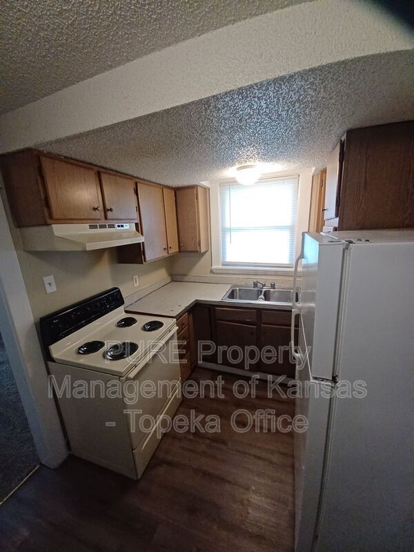 Building Photo - 630 SW Washburn Ave