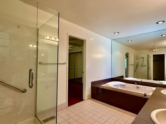 Building Photo - Lovely Saratoga Single-Level Home in Great Neighborhood!