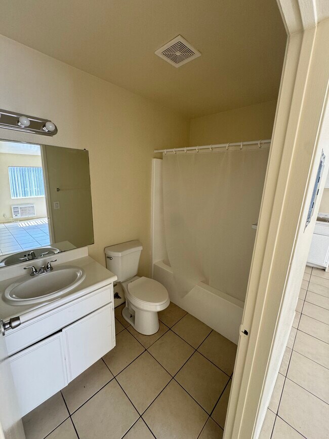 Building Photo - 13750 Vanowen St