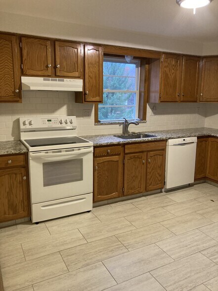 Building Photo - 30 Mansfield Dr
