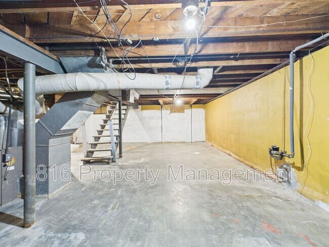 Building Photo - 7424 Bellefontaine Ave