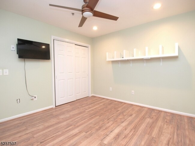 Building Photo - 5007 Tudor Dr
