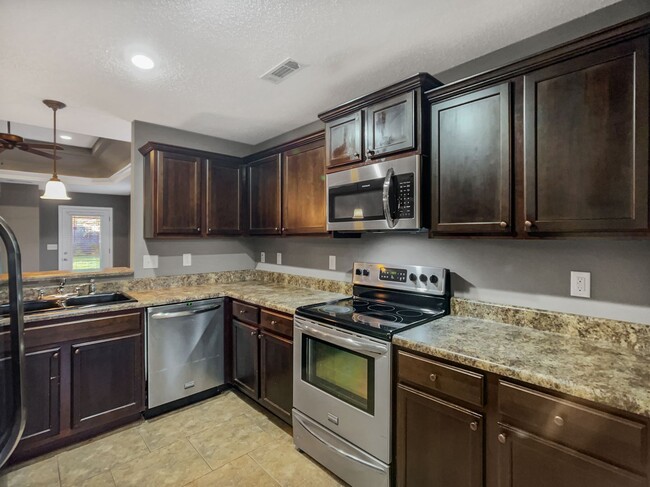 Building Photo - Available August 6th!!! Recently Updated 3...