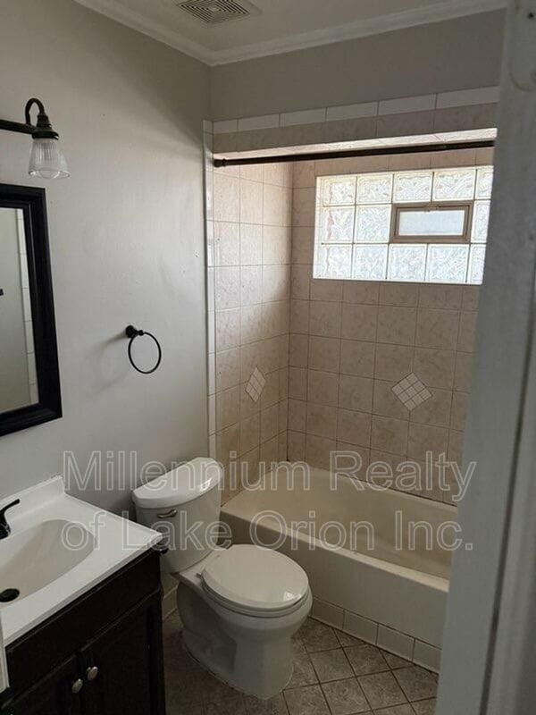 Building Photo - 321 W Princeton Ave