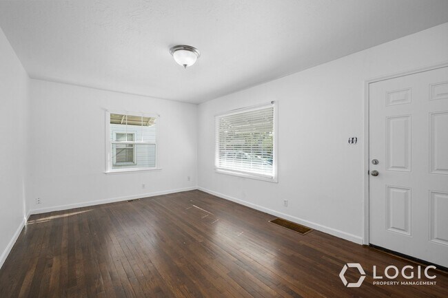 Building Photo - Gorgeous Home in SLC!
