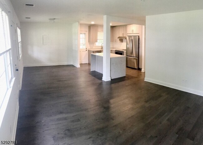 Building Photo - 19 Hewetson Rd