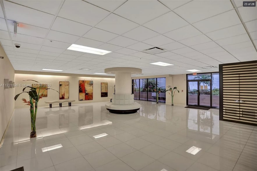 Front Lobby - 1621 Collins Ave