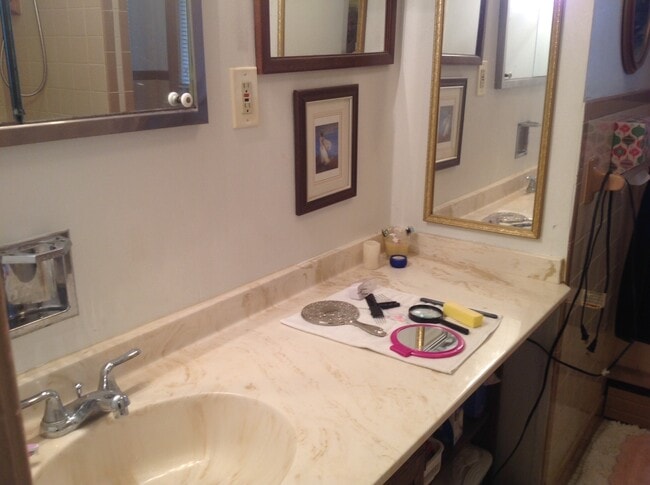 Building Photo - 8688 Lees Ridge Rd