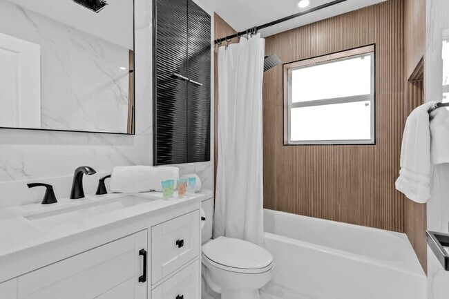 Building Photo - 871 NW 23rd Terrace