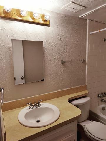 Building Photo - 347 Valley Park Dr