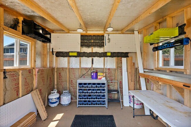 Building Photo - Beautiful Steilacoom Home with Private ADU, Covered Patio, Bonus Gym & A/C!