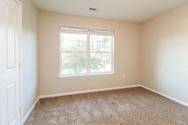 Building Photo - 721 Overlook Rd