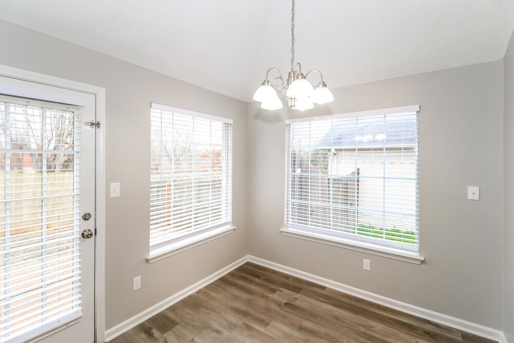 Building Photo - 7086 Lagrange Hill Dr